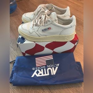 Autry Medalist Lace up sneaker US 8/EUR 38